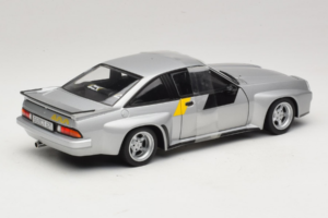 Opel Manta 400 Homologation Argent Revell 1:18 8491 Métal — image 2 sur 6