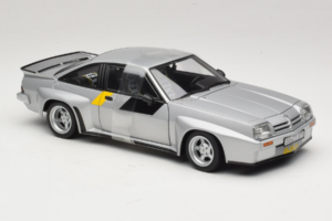 Opel Manta 400 Homologation Argent Revell 1:18 8491 Métal — image 4 sur 6