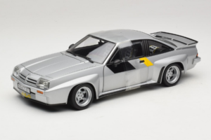Opel Manta 400 Homologation Argent Revell 1:18 8491 Métal