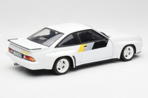 Opel Manta 400 Homologation Blanc Revell 1:18 8819 Métal — image 3 sur 8