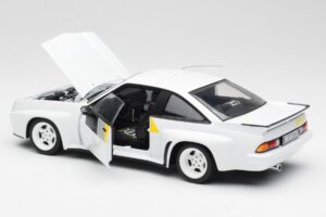 Opel Manta 400 Homologation Blanc Revell 1:18 8819 Métal — image 5 sur 8