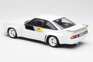 Opel Manta 400 Homologation Blanc Revell 1:18 8819 Métal — image 7 sur 8
