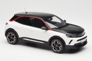 Opel Mokka-E GS Line Jada Blanc Otto 1:18 OT1045 Résine — image 4 sur 6