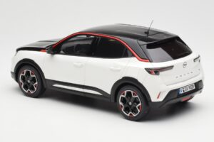 Opel Mokka-E GS Line Jada Blanc Otto 1:18 OT1045 Résine — image 5 sur 6