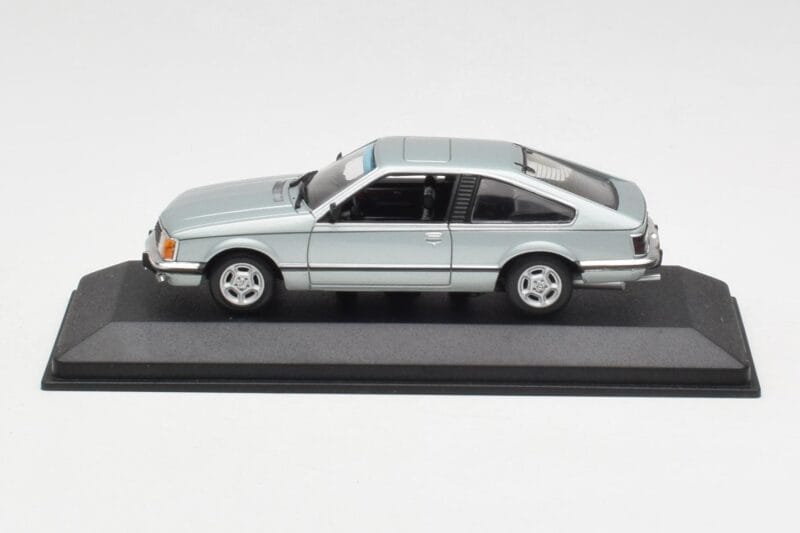 Opel Monza A Argent Minichamps 1:43 400045122 Métal