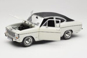 Opel Olympia A Coupé Blanc Noir Revell 1:18 8446 Métal — image 2 sur 8