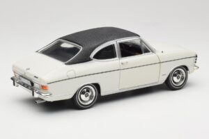 Opel Olympia A Coupé Blanc Noir Revell 1:18 8446 Métal — image 3 sur 8