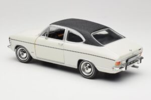 Opel Olympia A Coupé Blanc Noir Revell 1:18 8446 Métal — image 7 sur 8