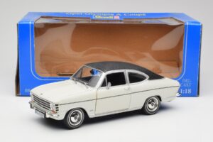 Opel Olympia A Coupé Blanc Noir Revell 1:18 8446 Métal — image 8 sur 8
