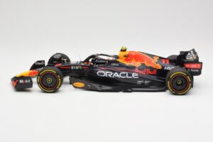 Oracle Red Bull Racing RB18 #11 S. Perez Miami GP 2022 Minichamps 1:18 110220511 Métal — image 3 sur 6