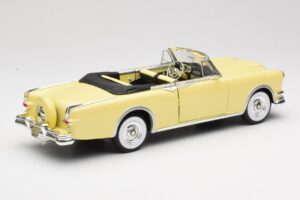 Packard Caribbean Cabriolet Jaune Road Signature 1:18 92798 Métal — image 3 sur 8