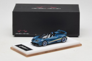 Pagani Huayra Tricolore Roadster Bleu Henson & Heaven 1:64 PHTRB01 Résine — image 8 sur 8