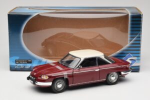 Panhard 24 CT Rouge Solido 1:18 1832500 Métal — image 8 sur 8