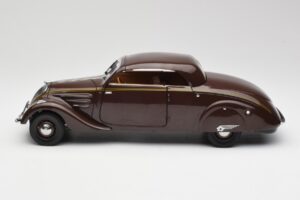 Peugeot 402 Eclipse Chocolat Norev 1:18 184873 Métal — image 5 sur 12
