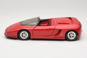 Pininfarina Mythos Rouge Revell 1:18 8806 Métal — image 4 sur 8
