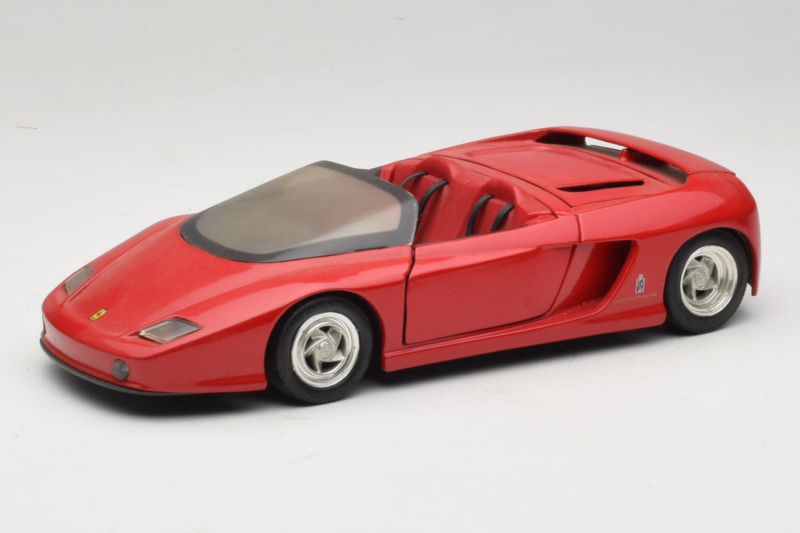 Pininfarina Mythos Rouge Revell 1:18 8806 Métal