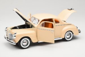 Plymouth Coupe Beige Road Signature 1:18 92398 Métal — image 2 sur 8