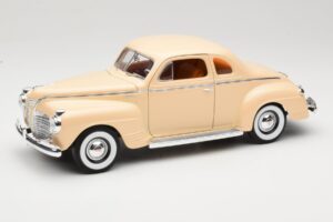 Plymouth Coupe Beige Road Signature 1:18 92398 Métal