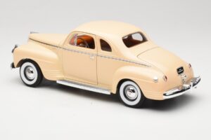 Plymouth Coupe Beige Road Signature 1:18 92398 Métal — image 7 sur 8