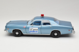Plymouth Fury Beverly Hills PD Bleu GreenLight 1:18 19069 Métal — image 4 sur 8
