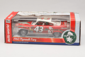 Plymouth Fury #43 R. Petty NASCAR 1960 Auto World 1:24 AW24003/06 Métal