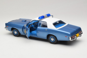 Plymouth Fury Police Pursuit Smokey and the Bandit GreenLight 1:18 19044 Métal — image 5 sur 8