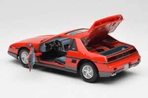 Pontiac Fiero GT Rouge Road Signature 1:18 92588 Métal — image 5 sur 8
