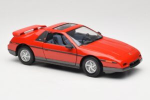 Pontiac Fiero GT Rouge Road Signature 1:18 92588 Métal — image 6 sur 8