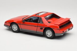 Pontiac Fiero GT Rouge Road Signature 1:18 92588 Métal — image 7 sur 8