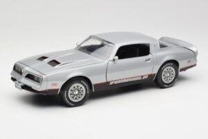 Pontiac Firebird Formula Argent ERTL 1:18 33514 Métal