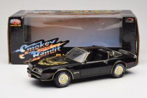 Pontiac Firebird Trans Am SE Smokey and the Bandit Joyride 1:18 33121 Métal — image 8 sur 8