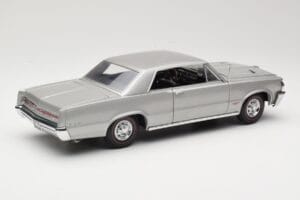 Pontiac GTO Argent Sun Star 1:18 1821 Métal — image 3 sur 8