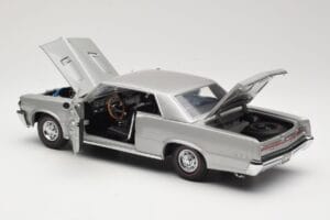 Pontiac GTO Argent Sun Star 1:18 1821 Métal — image 5 sur 8