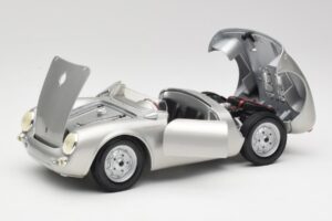 Porsche 550 A Spyder Argent Maisto 1:18 50314 Métal — image 2 sur 8