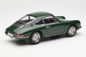 Porsche 901 Vert CMC 1:18 M-067B Métal — image 2 sur 6