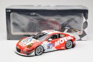 Porsche 911 991.2 GT3 R #31 Frikadelli Racing K. Bachler / M. Christensen 24 Hours of Nurburgring 2017 Minichamps 1:18 155176 — image 6 sur 6