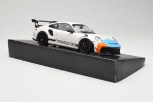 Porsche 911 991.2 GT3 RS Manthey Racing Blanc & Bleu & Orange Minichamps 1:18 MR-911-GT3RS-1805 Métal — image 4 sur 6
