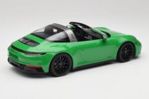 Porsche 911 991.2 Targa 4 GTS British Racing Vert Minichamps 1:18 155061065 Métal — image 2 sur 6