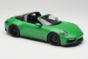 Porsche 911 991.2 Targa 4 GTS British Racing Vert Minichamps 1:18 155061065 Métal — image 4 sur 6