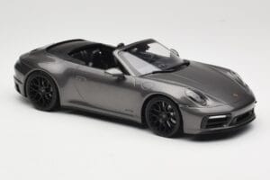 Porsche 911 992 Carrera 4 GTS Cabriolet Grey Metallic Minichamps 1:18 155063031 Métal — image 4 sur 6