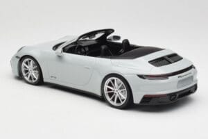 Porsche 911 992 Carrera 4 GTS Cabriolet Gris Minichamps 1:18 155063034 Métal — image 4 sur 6