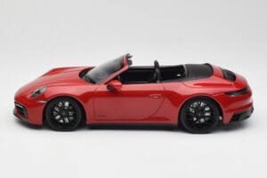 Porsche 911 992 Carrera 4 GTS Cabriolet Rouge Minichamps 1:18 155063032 Métal — image 3 sur 6