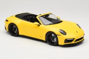 Porsche 911 992 Carrera 4 GTS Cabriolet Jaune Minichamps 1:18 155063030 Métal — image 4 sur 6
