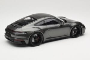 Porsche 911 992 Carrera 4 GTS Green Metallic Minichamps 1:18 155063101 Métal — image 2 sur 6
