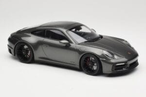 Porsche 911 992 Carrera 4 GTS Green Metallic Minichamps 1:18 155063101 Métal — image 4 sur 6