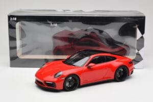 Porsche 911 992 Carrera 4 GTS Rouge Minichamps 1:18 155063100 Métal — image 6 sur 6