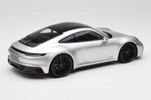 Porsche 911 992 Carrera 4 GTS Argent Minichamps 1:18 155063104 Métal — image 2 sur 6