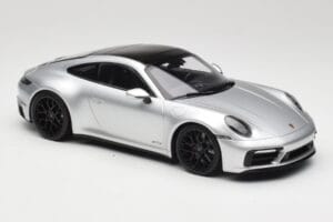 Porsche 911 992 Carrera 4 GTS Argent Minichamps 1:18 155063104 Métal — image 4 sur 6