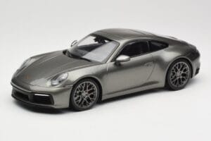 Porsche 911 992 Carrera 4S Aventurine Green Metallic Minichamps 1:18 155067328 Métal