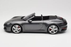 Porsche 911 992 Carrera 4S Cabriolet Agate Grey Metallic Minichamps 1:18 155067336 Métal — image 3 sur 6